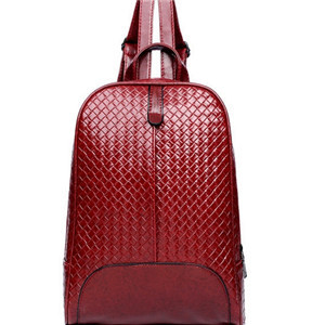 方向標(biāo)箱包與服裝加盟 開啟時(shí)尚零售新篇章